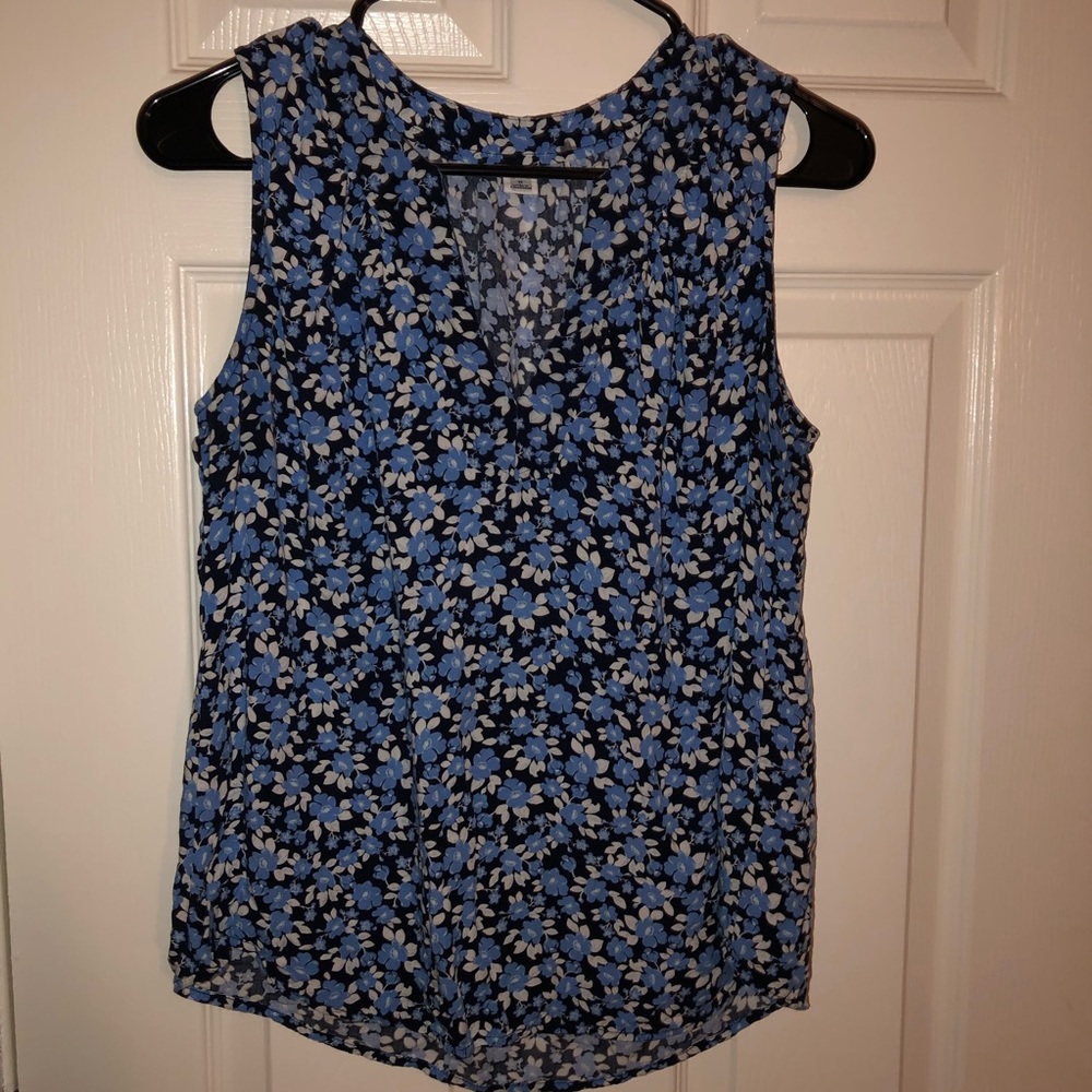 Old Navy Sleeveless floral blouse